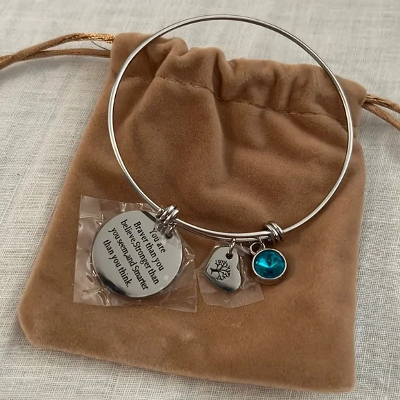 Adjustable bracelet with charms - Picture 1 of 2